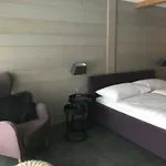 아파트 Charly In