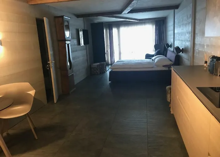 Charly In Apartamento *