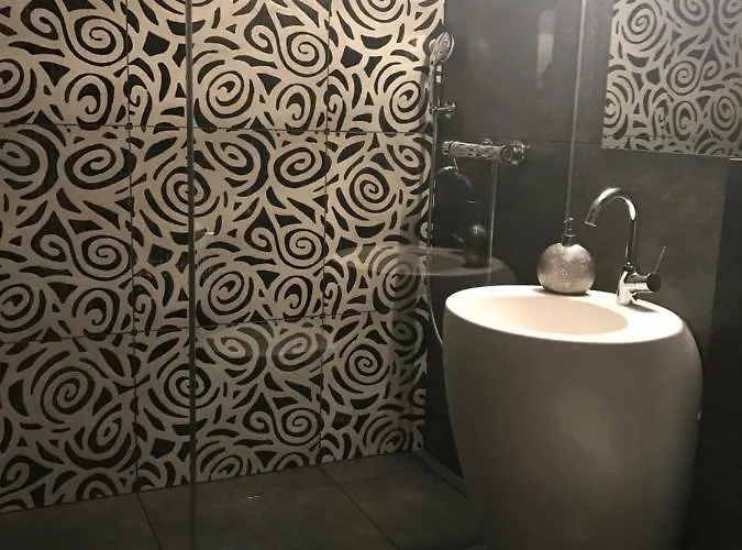 Charly In غشتاد